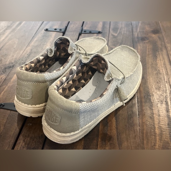 Men’s Hey Dude Wally Sox Shoes - Beige, US 10 Wide, GUC! - Picture 6 of 7